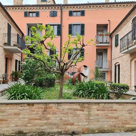 Intero alloggio nel borgo medievale Montelupone Esterno foto