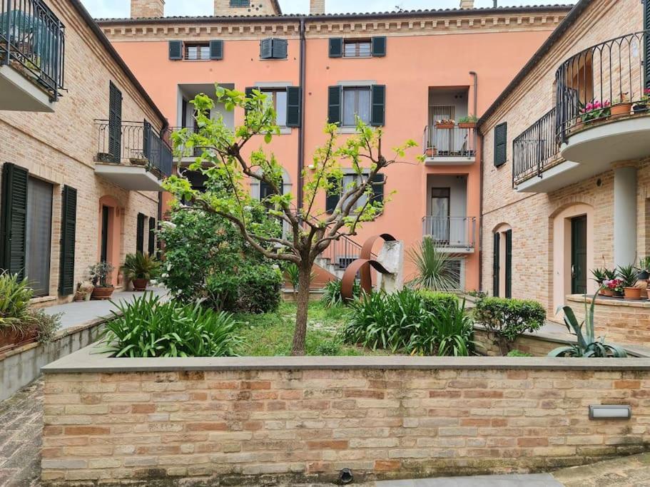 Intero alloggio nel borgo medievale Montelupone Esterno foto