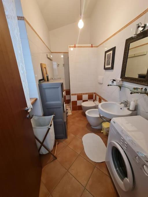 Intero alloggio nel borgo medievale Montelupone Esterno foto