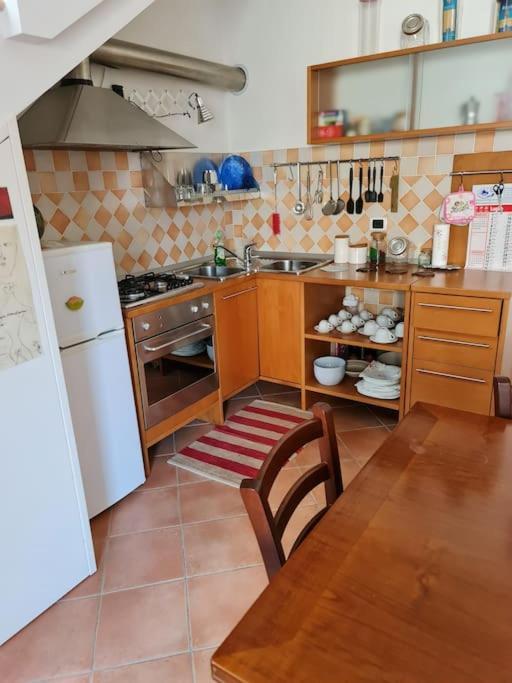 Intero alloggio nel borgo medievale Montelupone Esterno foto