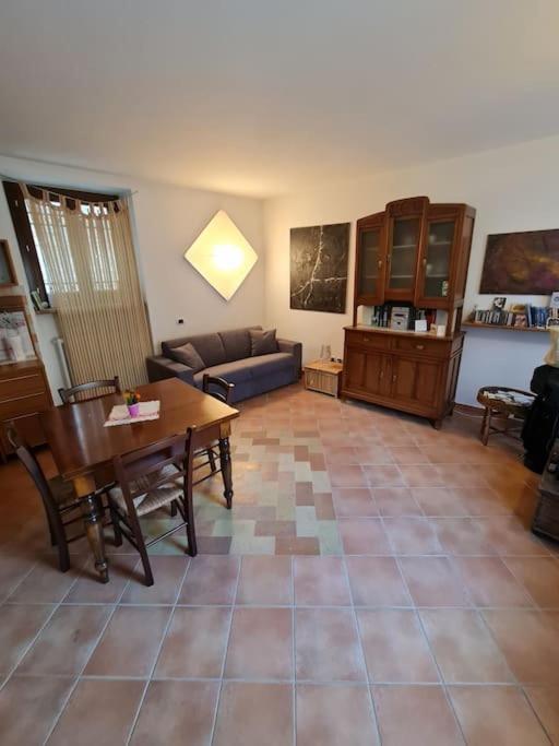 Intero alloggio nel borgo medievale Montelupone Esterno foto