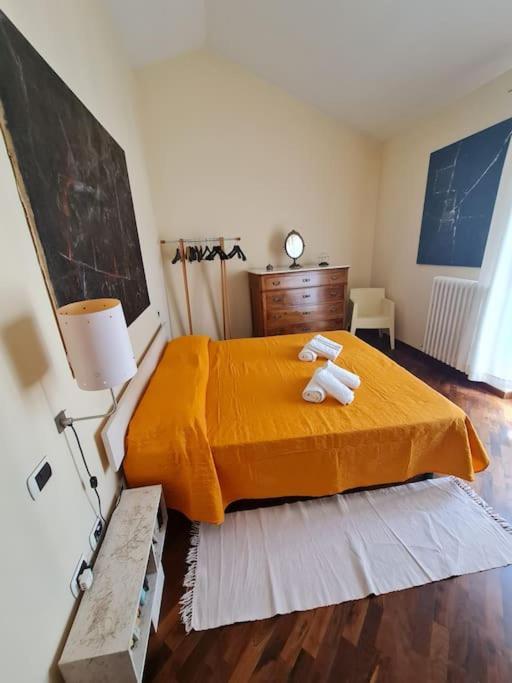 Intero alloggio nel borgo medievale Montelupone Esterno foto